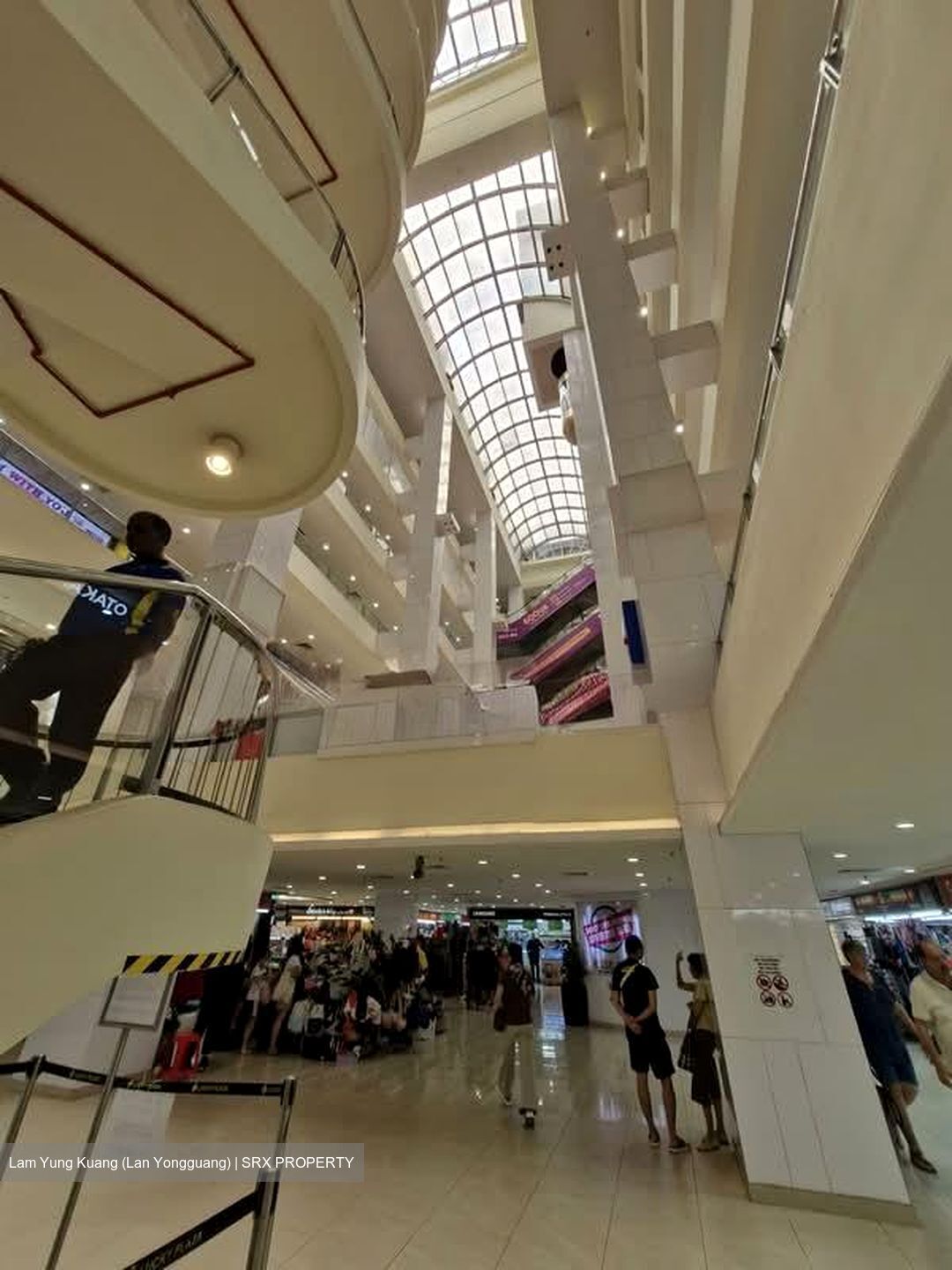 Lucky Plaza (D9), Shop House #594477681